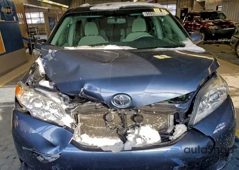 2014 Toyota Sienna Le из США, поврежденный, VIN 5TDKK3DC9ES454504